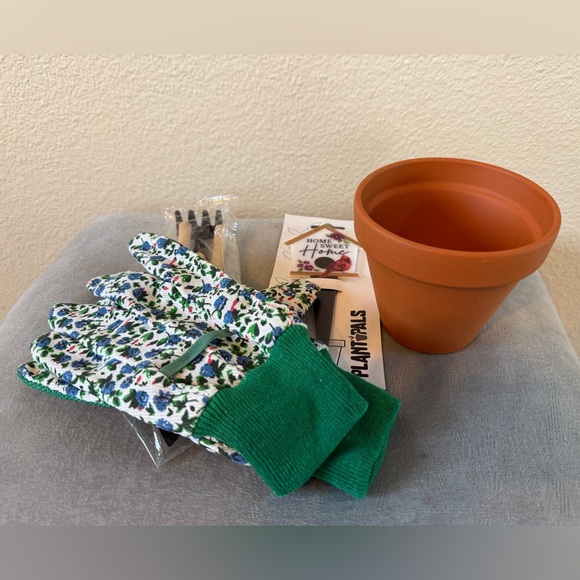 Gardening Bundle (4 Items) - Picture 16 of 16